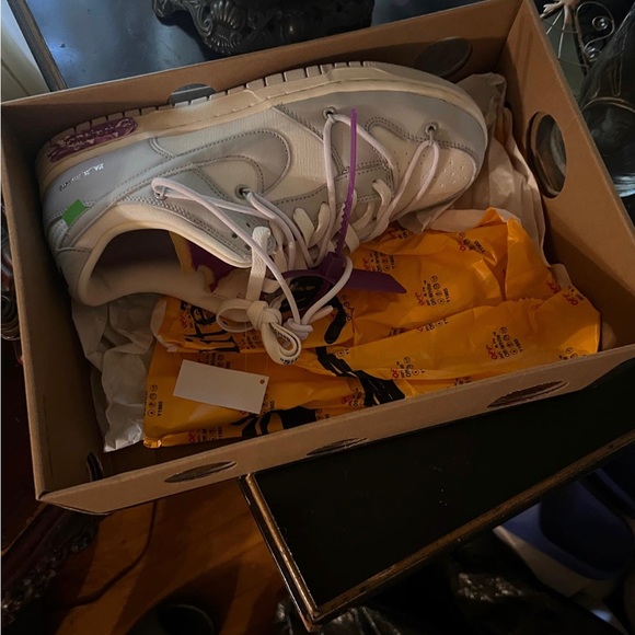 OFF WHITES Price - Picture 3 of 7